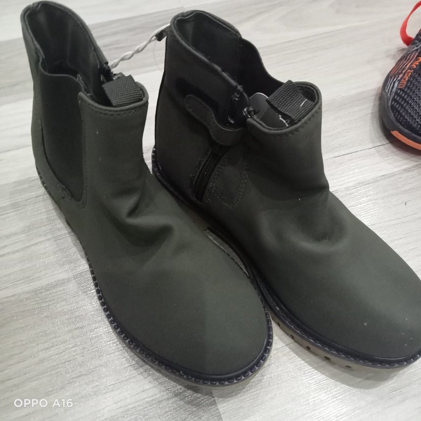 Erkek çocuk bot - Görsel 2