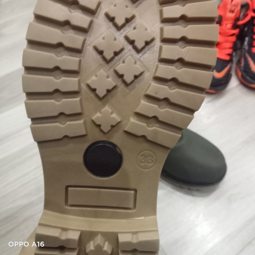 Erkek çocuk bot - Görsel 3