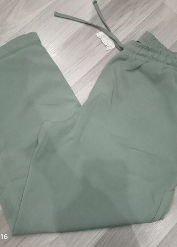 Bayan rahat kullanım pantolon gibi duruşu vardır - Görsel 3