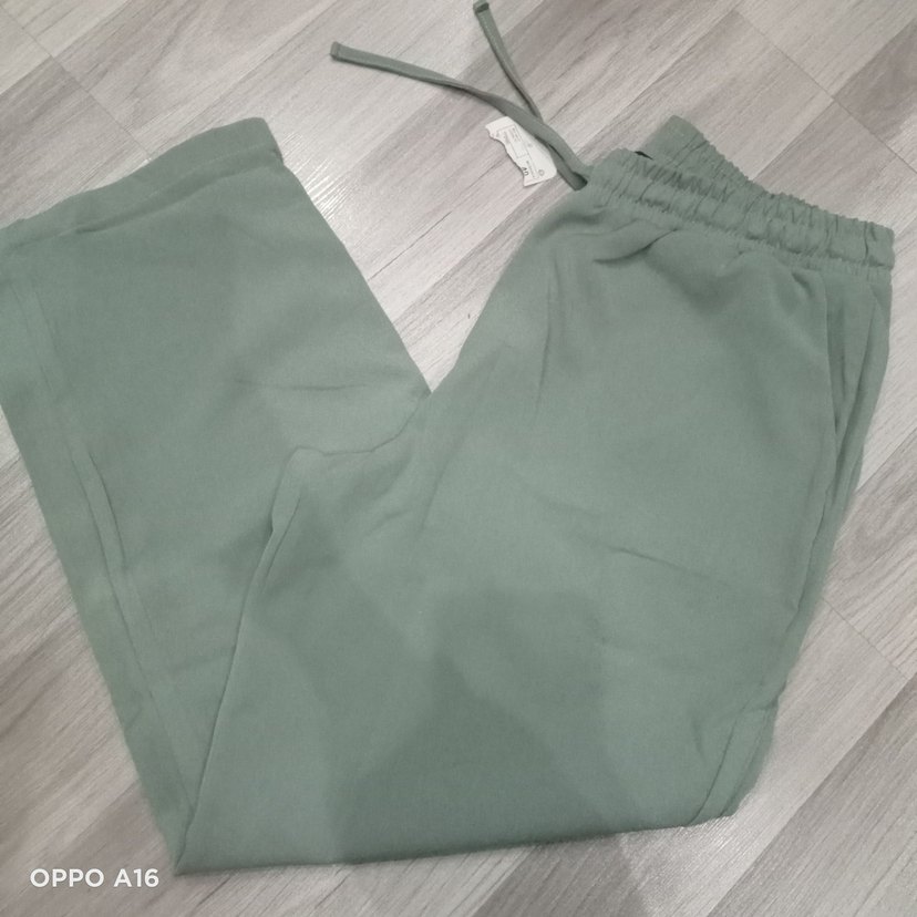 Bayan rahat kullanım pantolon gibi duruşu vardır - Görsel 3