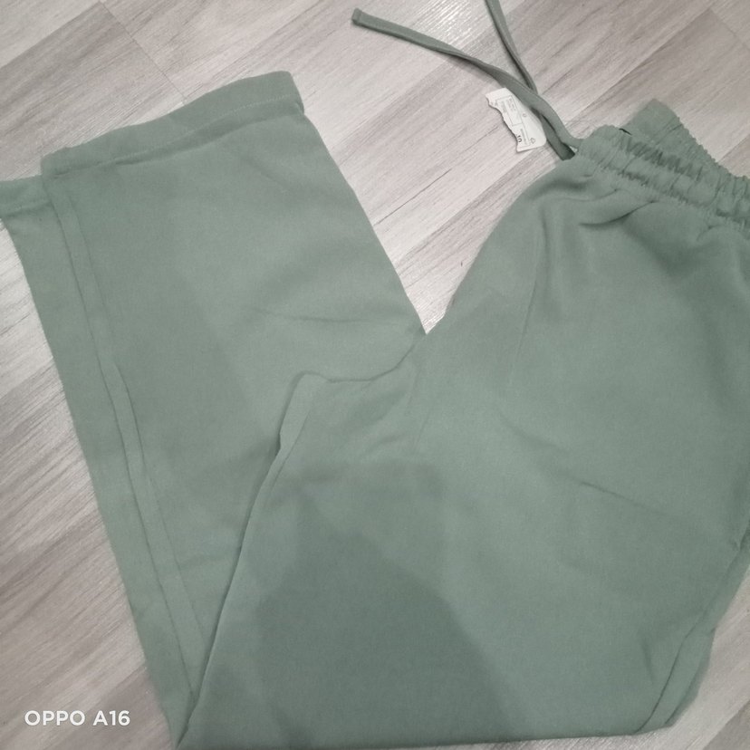 Bayan rahat kullanım pantolon gibi duruşu vardır - Görsel 2