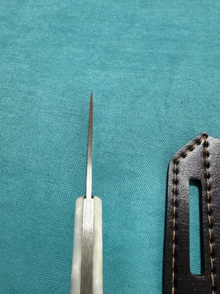 Beyaz Saplı Katlanır Çakı ve Kılıfı - Görsel 2