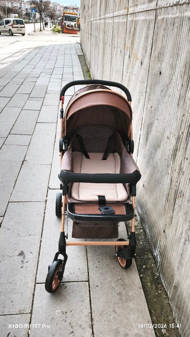 Kahverengi ve Gri Bebek Arabası - Görsel 3