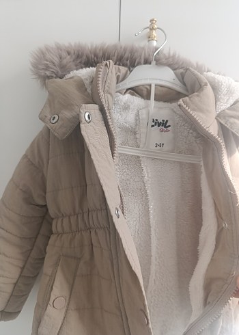Kız Çocuk Bej Kürklü Kapüşonlu Mont - Görsel 2