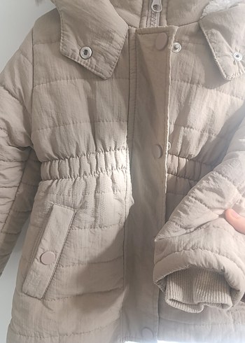 Kız Çocuk Bej Kürklü Kapüşonlu Mont - Görsel 3