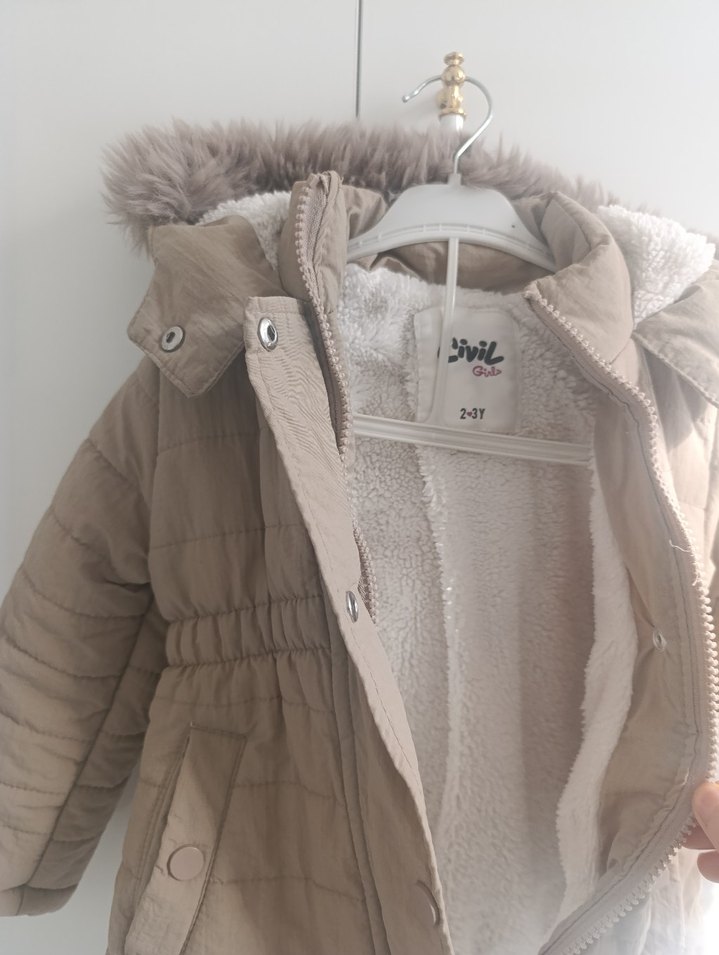 Kız Çocuk Bej Kürklü Kapüşonlu Mont - Görsel 2
