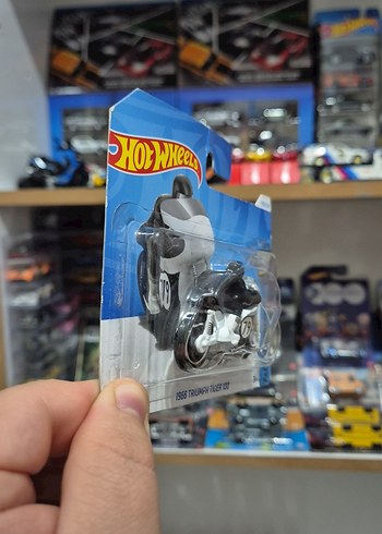 Hot Wheels 1966 Triumph Tiger 100 Oyuncak Motosiklet