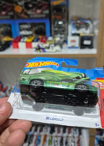 Beden Renk Parlak Yeşil '81 Camaro Oyuncak Araba