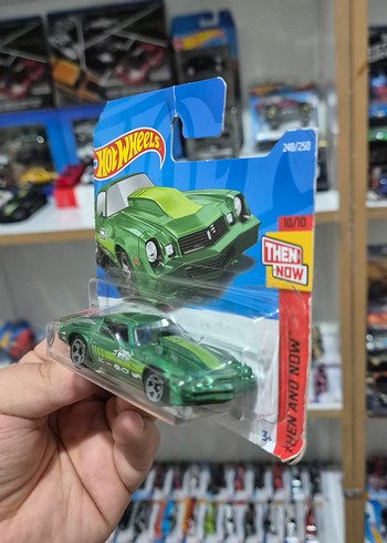 Beden Parlak Yeşil '81 Camaro Oyuncak Araba
