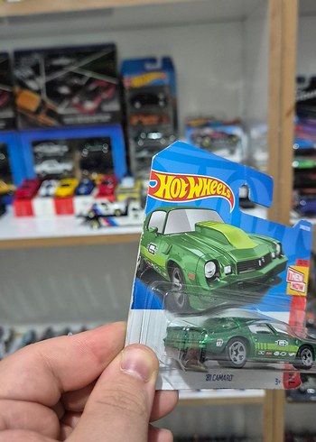 Parlak Yeşil '81 Camaro Oyuncak Araba