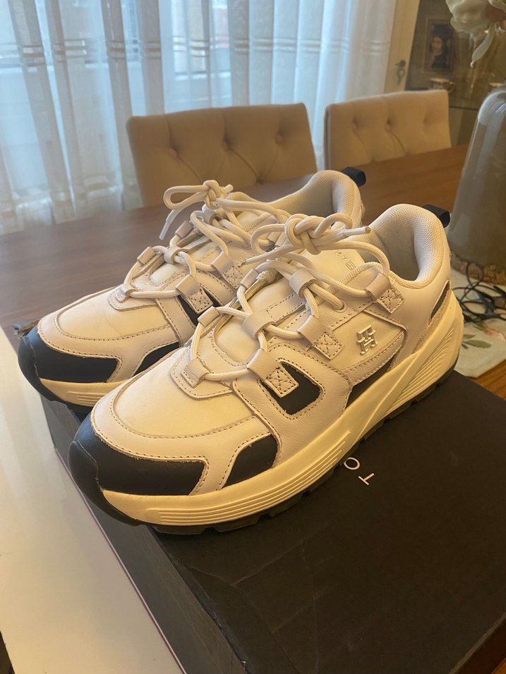 Tokalı Beyaz Yüksek Topuklu Kadın Spor Ayakkabı - Görsel 2