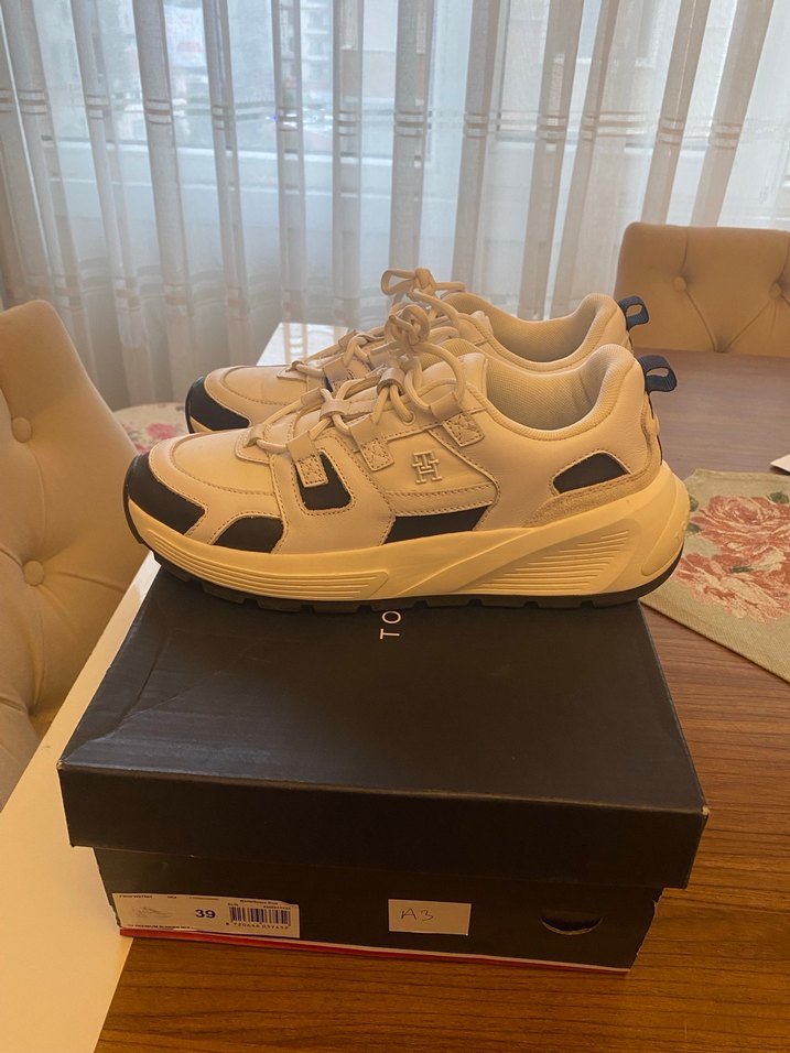 Tokalı Beyaz Yüksek Topuklu Kadın Spor Ayakkabı - Görsel 3