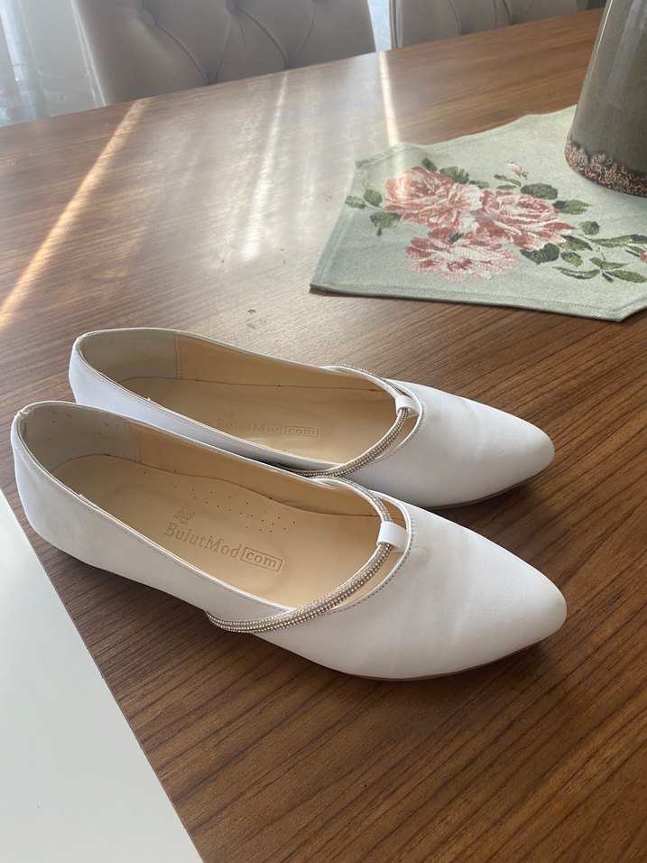 Beyaz Tokalı Kadın Babet - Görsel 2