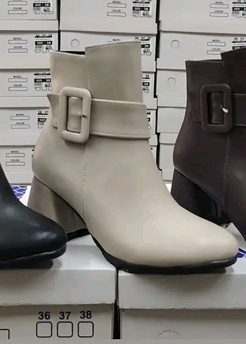 Ghenwa Siyah Deri Tokalı Topuklu Kadın Bot - Görsel 3