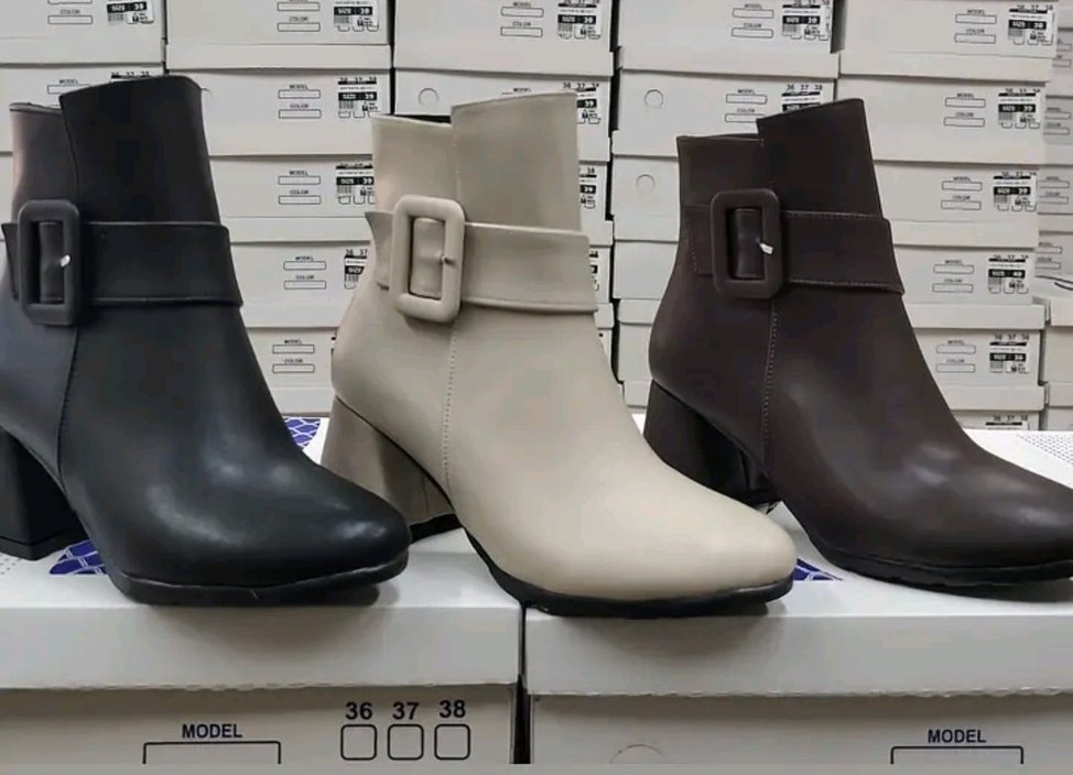 Ghenwa Siyah Deri Tokalı Topuklu Kadın Bot - Görsel 3