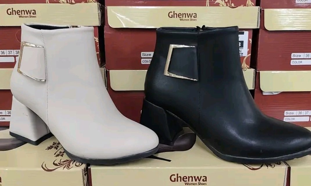 Ghenwa Siyah Deri Tokalı Topuklu Kadın Bot - Görsel 2