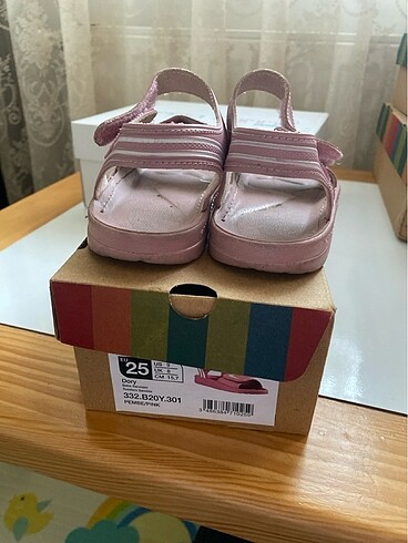 25 Beden 25 numara kız cocuk sandalet dory