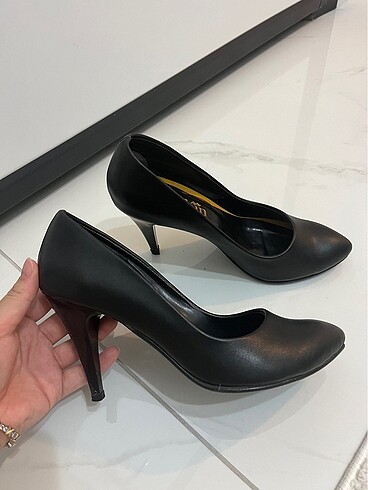 37 Beden siyah deri topuklu ayakkabı ( stiletto)