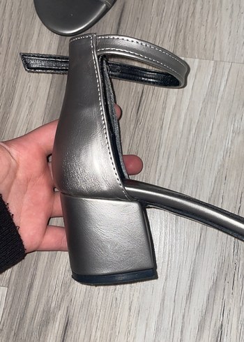 38 Beden gri Renk Gri Tokalı Kadın Topuklu Sandalet