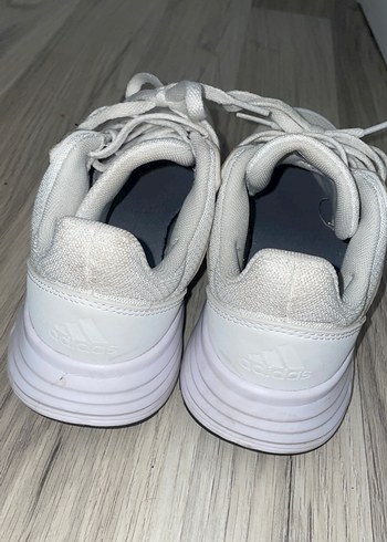 37 Beden beyaz Renk Beyaz Adidas Bağcıklı Spor Ayakkabı