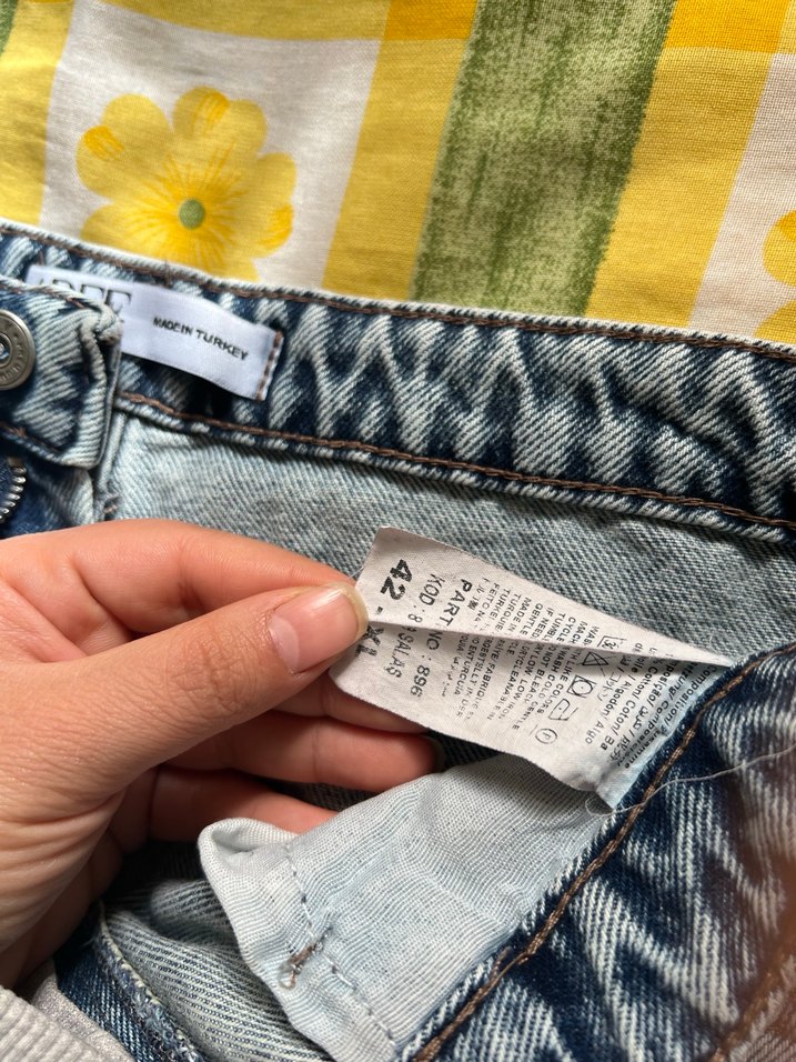 Gri Batik Desenli Salaş Kadın Kot Pantolon - Görsel 4