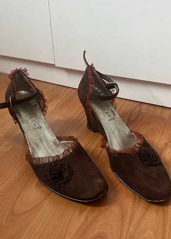 Kahverengi Süet Dolgu Topuklu Kadın Ayakkabı