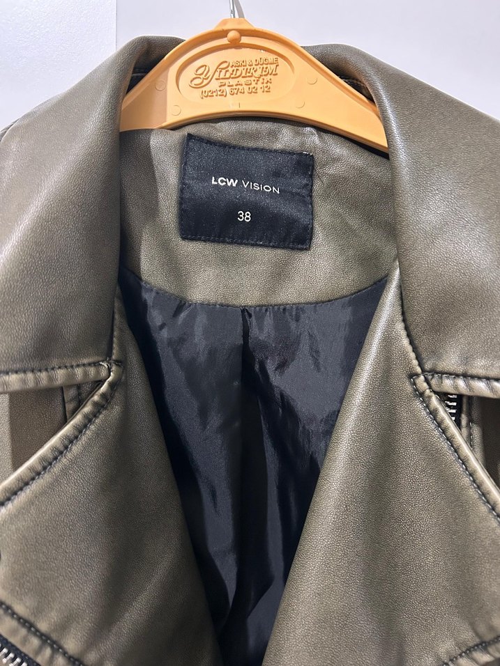 LC Waikiki Kemerli haki yeşili Deri Biker Ceket - Görsel 3