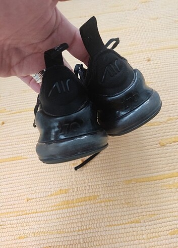 28 Beden siyah Renk Nike Air 270 28 numara çocuk ayakkabisi