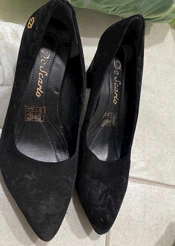 Siyah Süet Tokalı Kalın Topuklu Kadın Stiletto