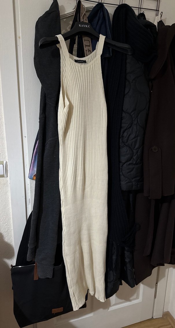 Düğmeli Beyaz Uzun Triko Elbise - Görsel 3