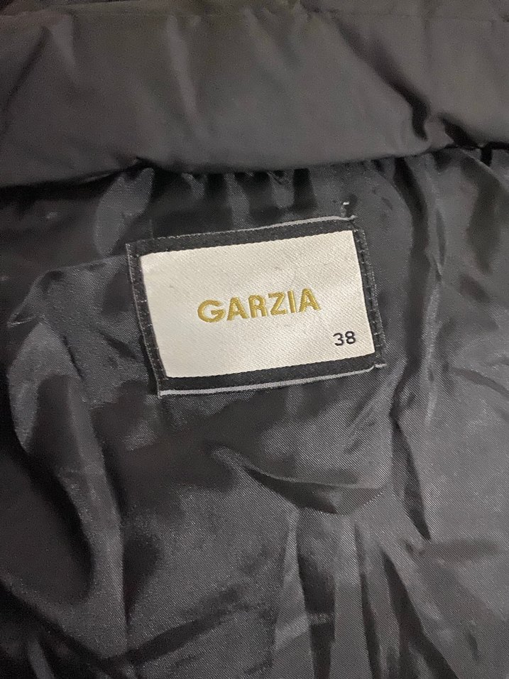 Siyah Uzun Kürklü Kadın Yelek - Görsel 4