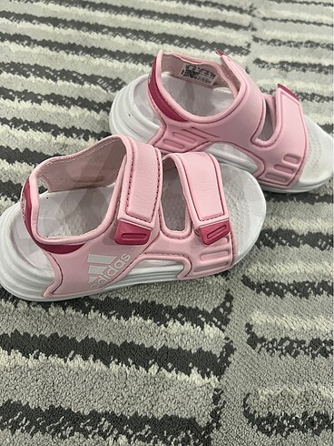 21 Beden Adidas sandalet