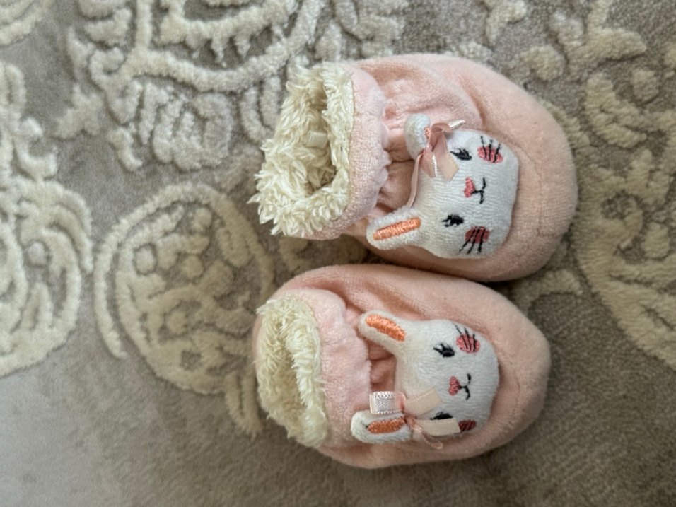 Kız Çocuk Pembe Nakışlı Kürklü Ev Terliği - Görsel 2