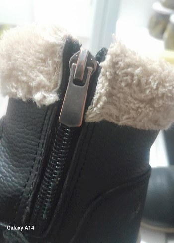 Kız Çocuk siyah Kürklü Sokak Tarzı Bot - Görsel 4