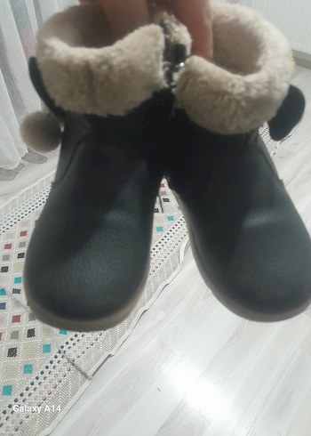 Kız Çocuk siyah Kürklü Sokak Tarzı Bot - Görsel 3