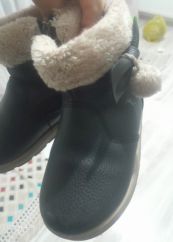 Kız Çocuk siyah Kürklü Sokak Tarzı Bot - Görsel 2