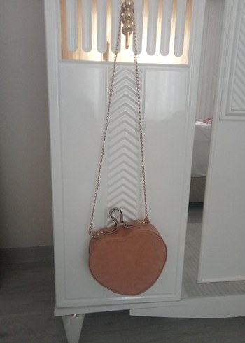 pudra Süet görünümlü Zincir Detaylı Yılan Desenli Kadın Çanta