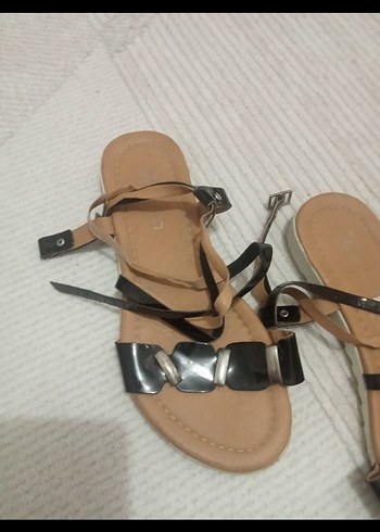 Kemerli Kadın Dolgu Topuklu Sandalet