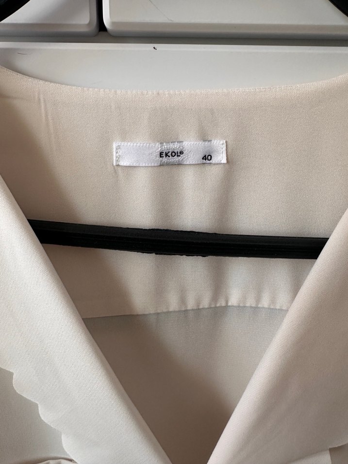 V Yaka Fırfırlı kruvaze Kadın bluz - Görsel 2