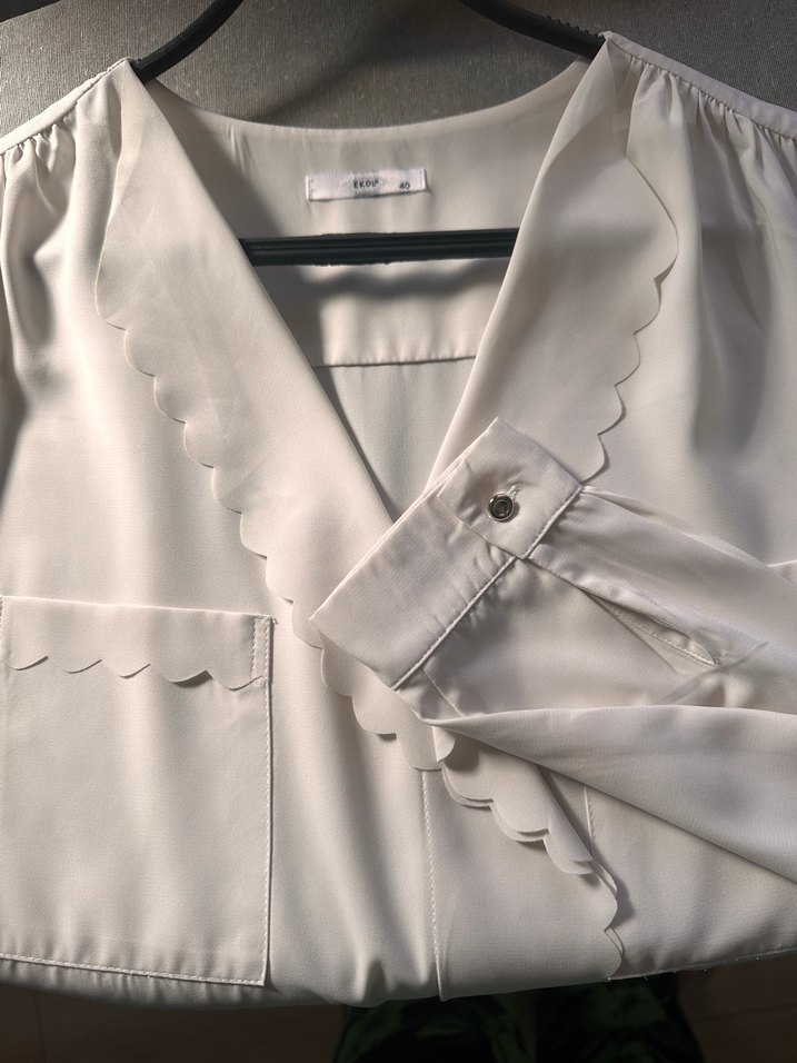 V Yaka Fırfırlı kruvaze Kadın bluz - Görsel 4