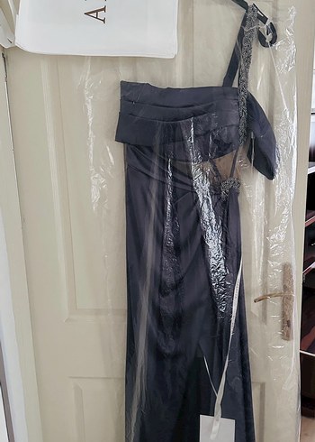 Gri İşlemeli Drapeli Uzun Abiye Elbise - Görsel 4