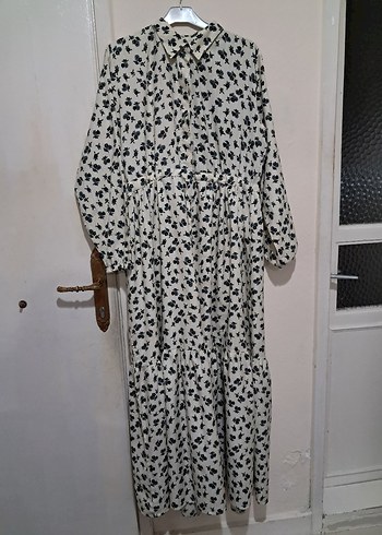 Düğmeli Uzun Gri-Beyaz Desenli Kadın Elbise - Görsel 3