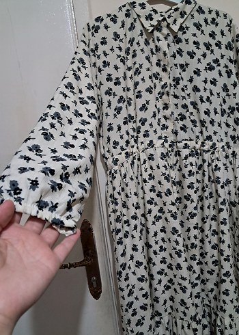 Düğmeli Uzun Gri-Beyaz Desenli Kadın Elbise - Görsel 4