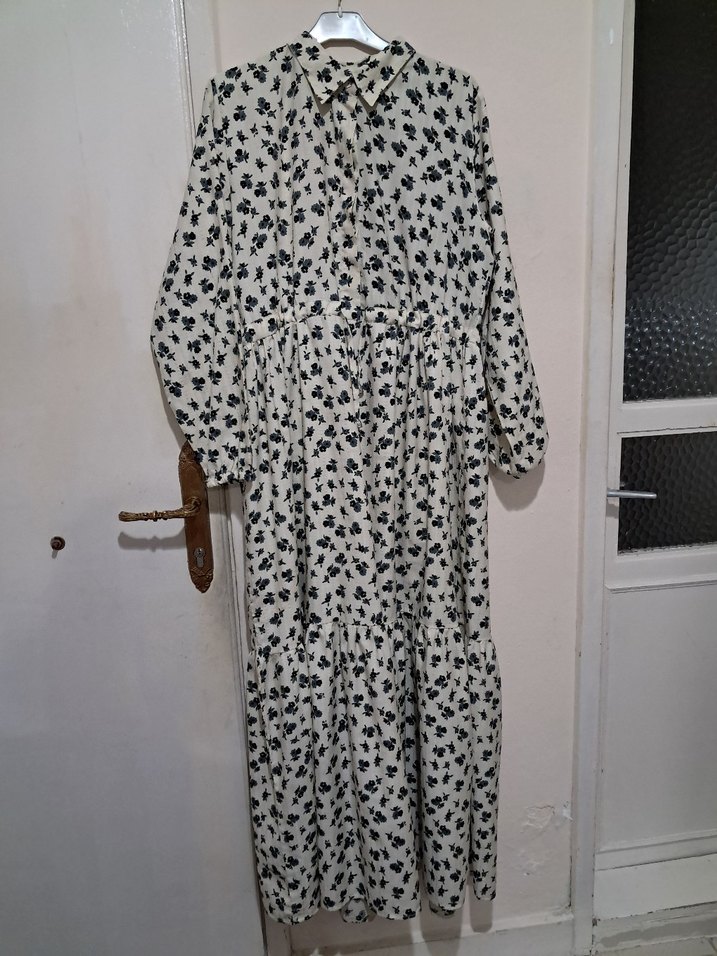 Düğmeli Uzun Gri-Beyaz Desenli Kadın Elbise - Görsel 3