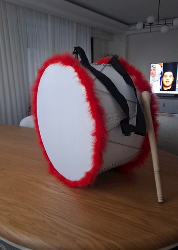 Kırmızı Tüylü Renkli Büyük Davul - Görsel 3