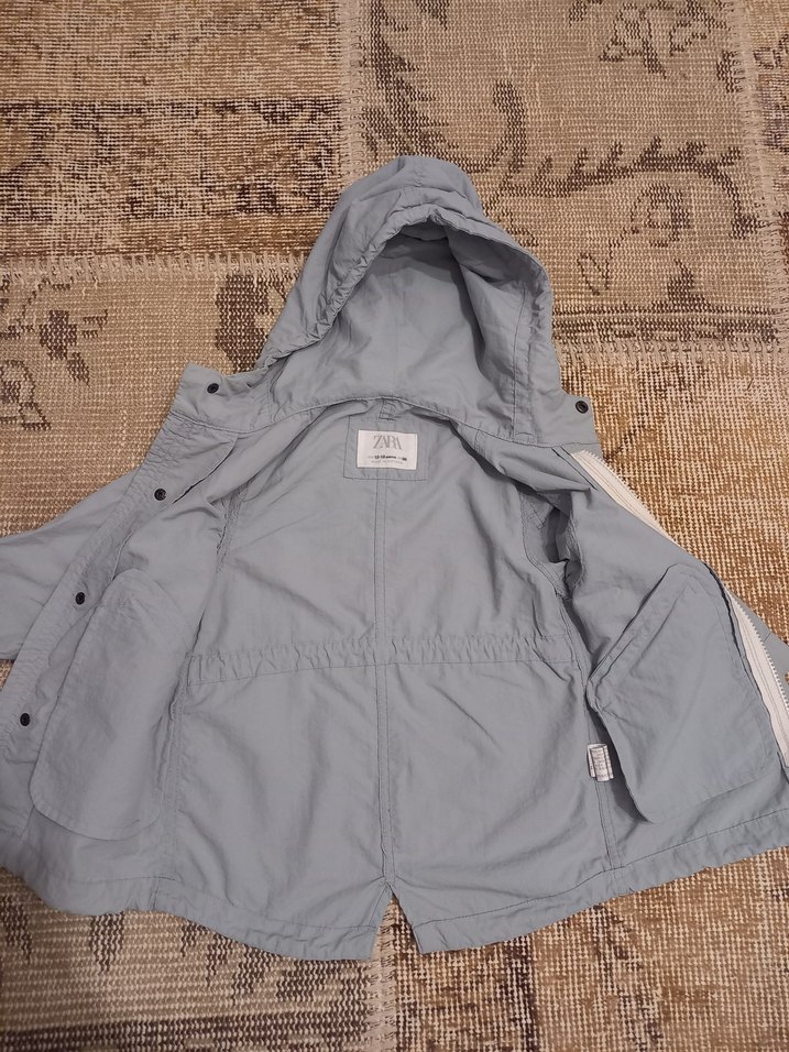 Kapüşonlu Gri Erkek Çocuk yağmurluk ZARA - Görsel 3