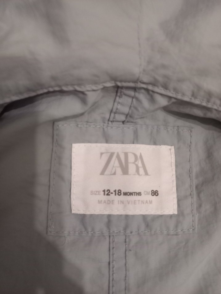 Kapüşonlu Gri Erkek Çocuk yağmurluk ZARA - Görsel 5