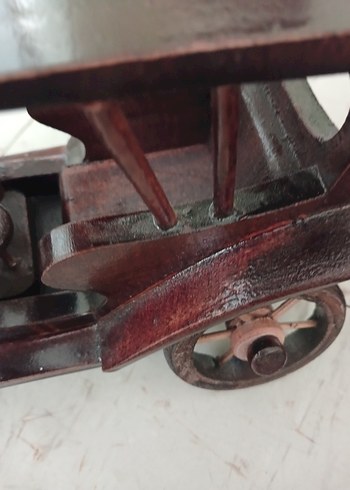 Koyu Kahverengi Ahşap Oyuncak Araba - Görsel 3