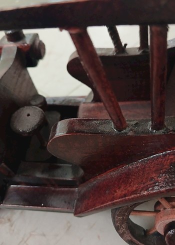 Koyu Kahverengi Ahşap Oyuncak Araba - Görsel 2