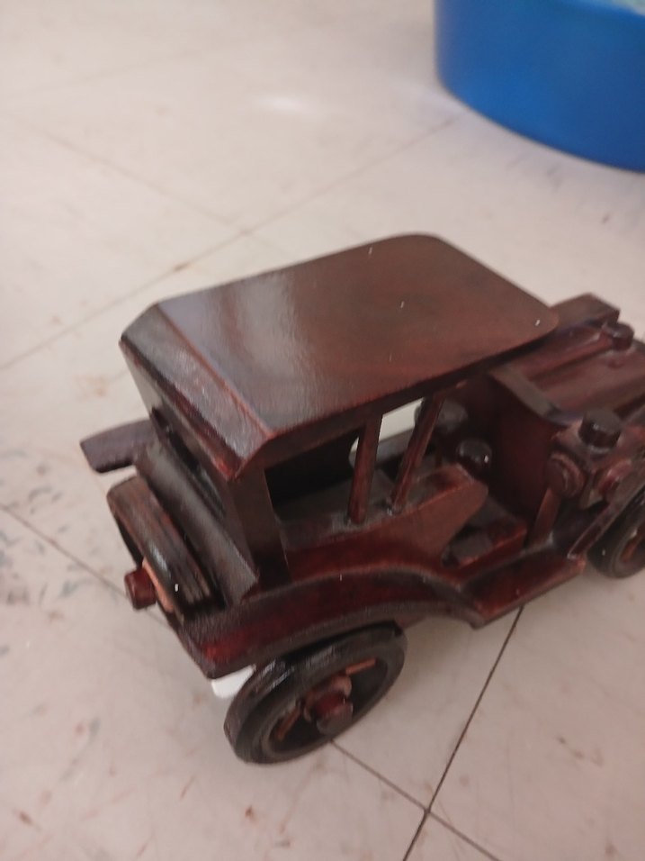 Koyu Kahverengi Ahşap Oyuncak Araba - Görsel 4